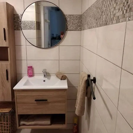 Elegant F1 Proche Tramway Et Lejlighed