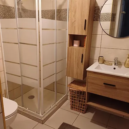 Elegant F1 Proche Tramway Et Nice