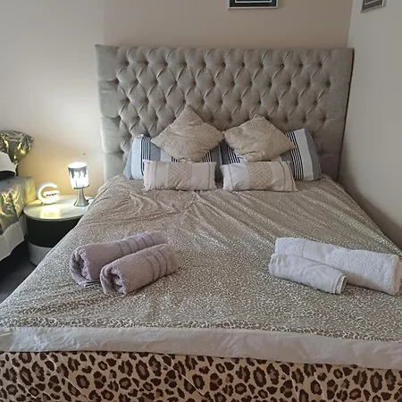 Elegant F1 Proche Tramway Et Lejlighed