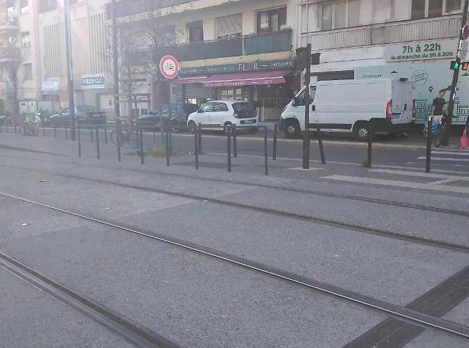 Elegant F1 Proche Tramway Et * نيس